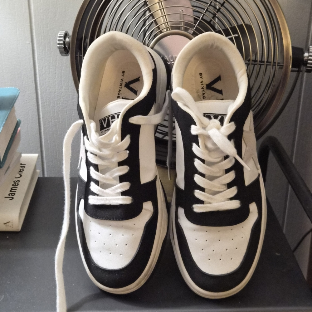  Vintage Havana Kayla Black and White Leather Sneakers Size 9 - Picture 2 of 7